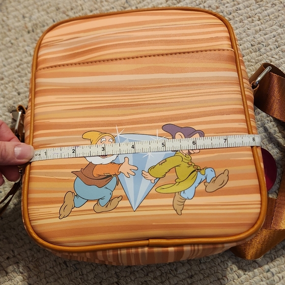 Disney Snow White Cross Body Purse Buckle Down - Picture 10 of 10
